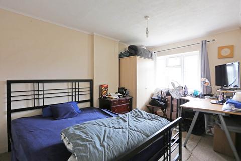 38 Fleming Gardens, Tilbury, RM18 8JR
