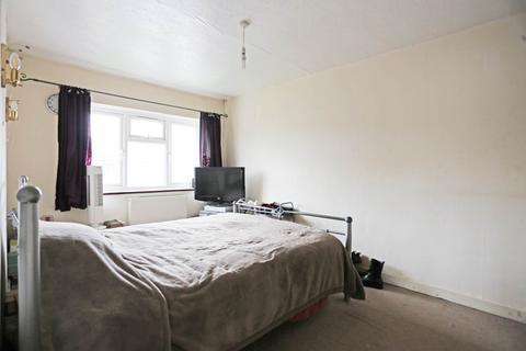 38 Fleming Gardens, Tilbury, RM18 8JR