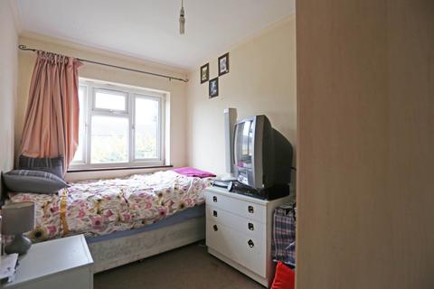 38 Fleming Gardens, Tilbury, RM18 8JR