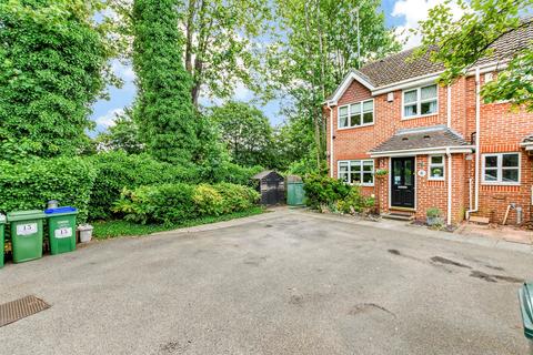 15 Lowry Close, Erith, DA8 1PN