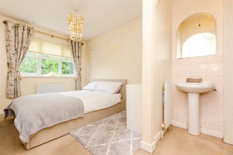 15 Lowry Close, Erith, DA8 1PN
