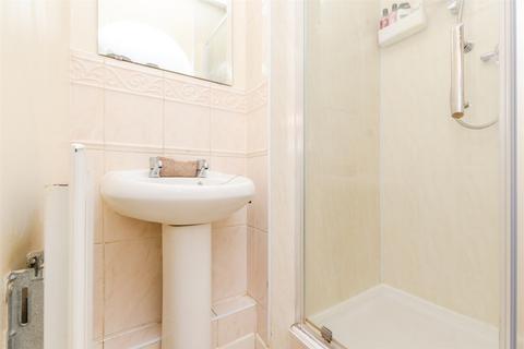 15 Lowry Close, Erith, DA8 1PN