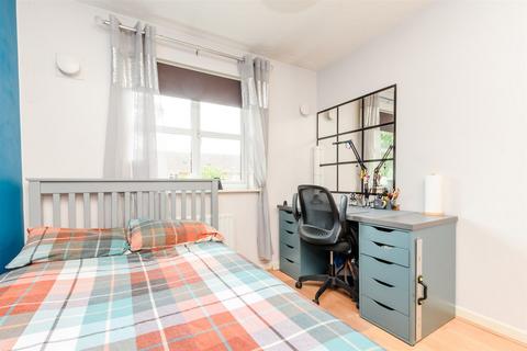 15 Lowry Close, Erith, DA8 1PN