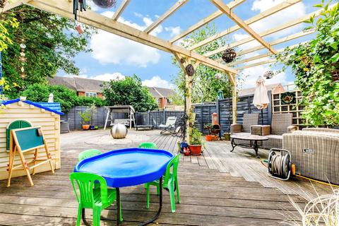 15 Lowry Close, Erith, DA8 1PN
