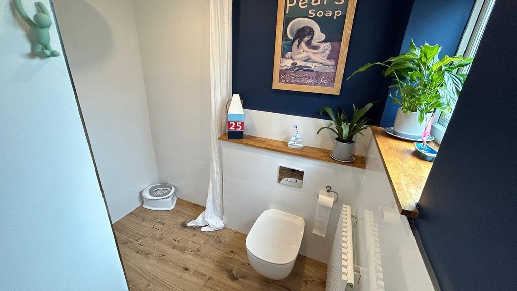 Gf Cloakroom/Wc2