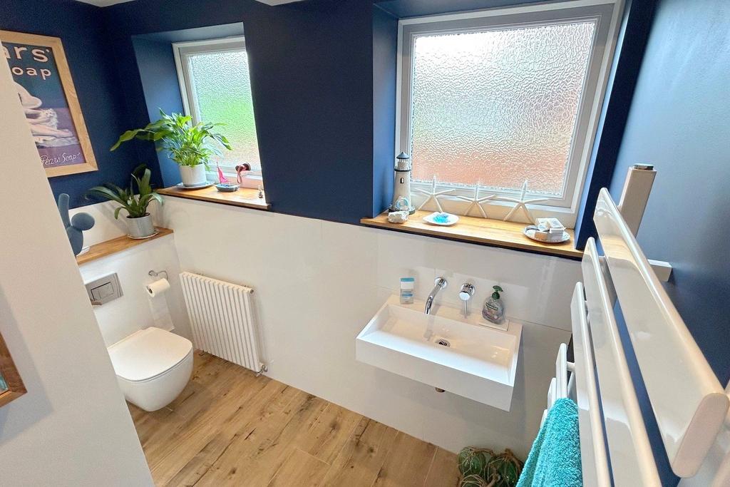 Gf Cloakroom/Wc