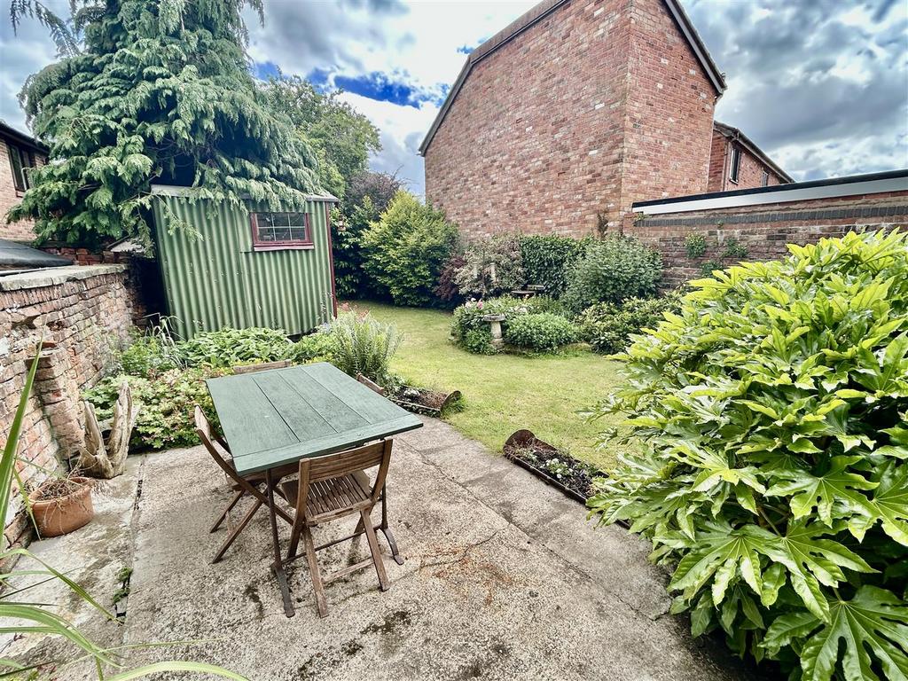 Garden1.JPG