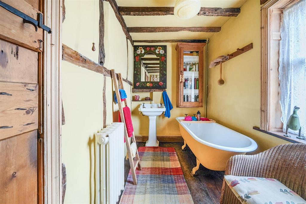 Family Bathroom.jpg
