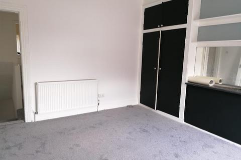 39 Travis Street, Shaw, Oldham, OL2 8EH