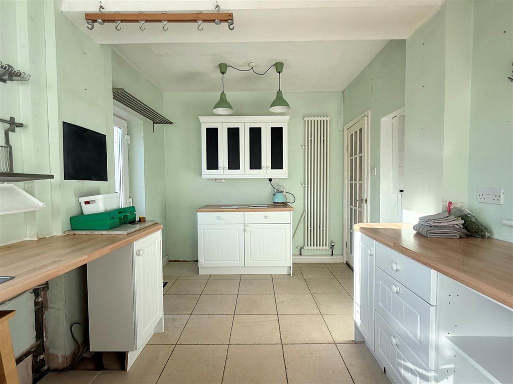 Kitchen 2.jpg