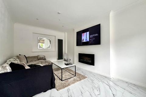 27 Anson Close, Romford, RM7 8HU