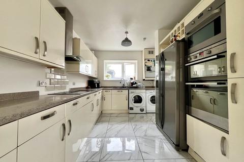 27 Anson Close, Romford, RM7 8HU
