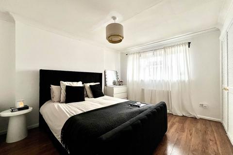 27 Anson Close, Romford, RM7 8HU