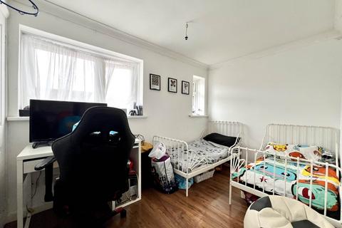 27 Anson Close, Romford, RM7 8HU