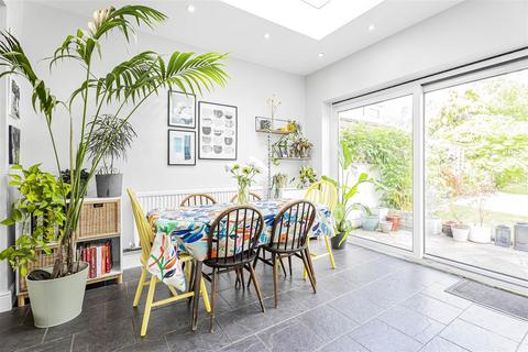 4 bedroom semi-detached house for sale, Chase Road, Southgate N14
