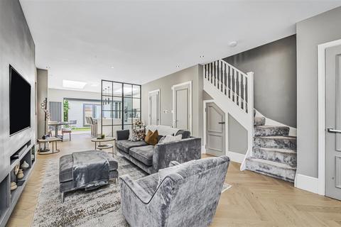 60 Ashlone Road, London, SW15 1LR