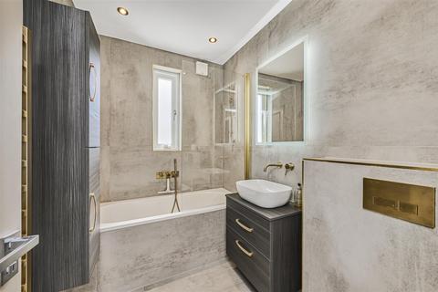 60 Ashlone Road, London, SW15 1LR