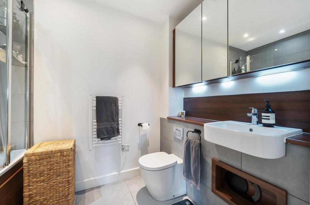 Bathroom2.jpg