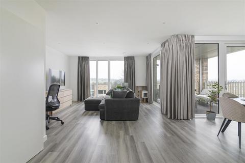 2 bedroom flat to rent, Cornforth Lane, London