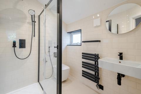 2 bedroom flat for sale, North Cross Road, London, SE22