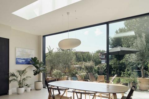 18 Rosebery Gardens, London, W13 0HD