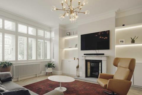 18 Rosebery Gardens, London, W13 0HD