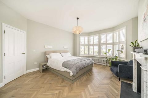 18 Rosebery Gardens, London, W13 0HD