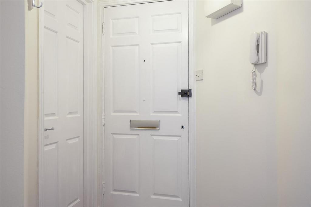 93379 Flat 4 Uxbridge House 37 Uxbridge Road(6).jp