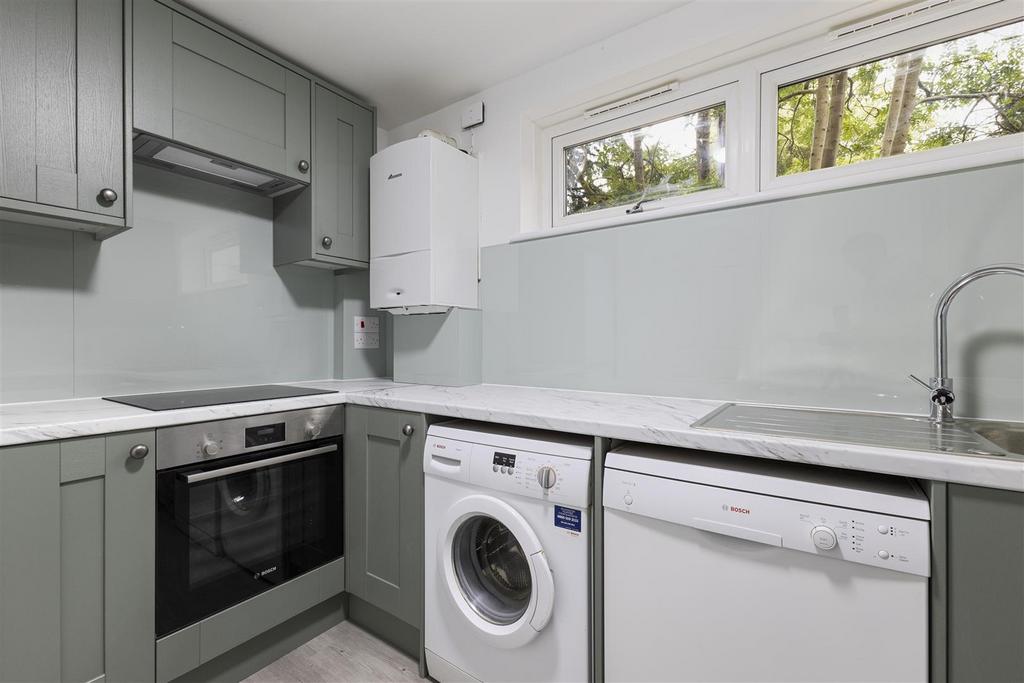 93379 Flat 4 Uxbridge House 37 Uxbridge Road(14).j