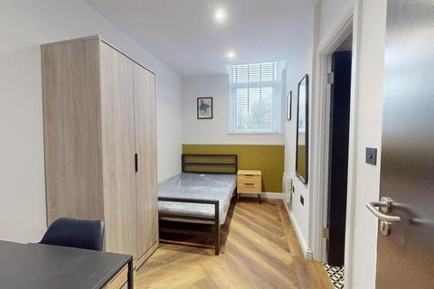 6 bedroom flat to rent, Thurloe House, Manchester M14