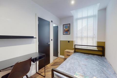 6 bedroom flat to rent, Thurloe House, Manchester M14