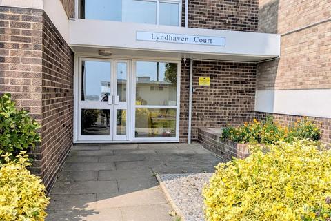 2 bedroom flat for sale, Lyndhaven Court, Lyndhurst Road, Holland-on-Sea