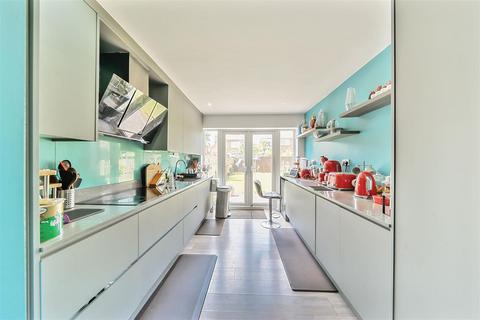 5 bedroom detached house for sale, Francklyn Gardens, Edgware