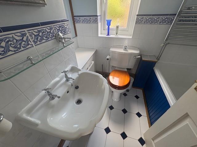Bathroom1.jpg