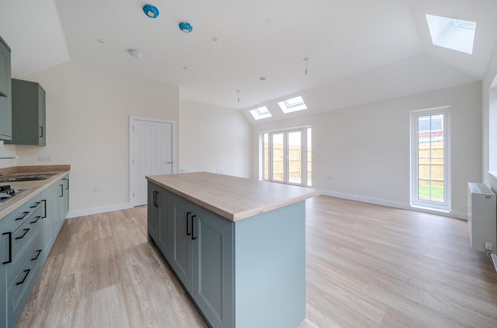 Kitchen / Lounge