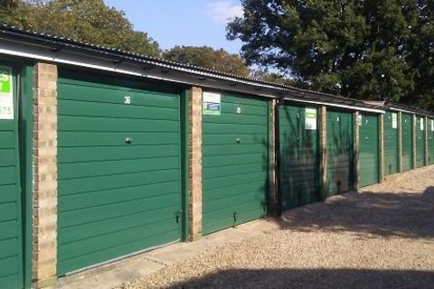 Garage to rent, Wyedale, London Colney AL2