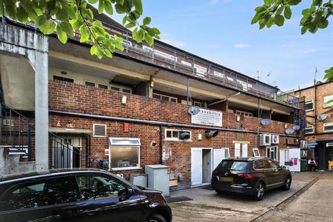 1 bedroom flat for sale, 5 Walpole Buildings, Church Street, Rickmansworth, Hertfordshire, WD3 1BU