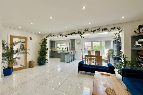 43 Candlemas Mead, Beaconsfield, HP9 1AP