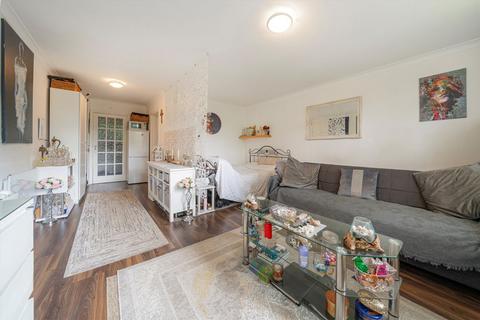undefined, Buckingham Road, Hampton TW12