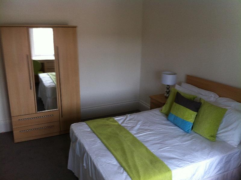 4 bedroom 4.JPG