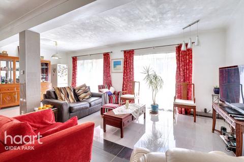 Eastern Avenue East, Romford, RM2 5RA