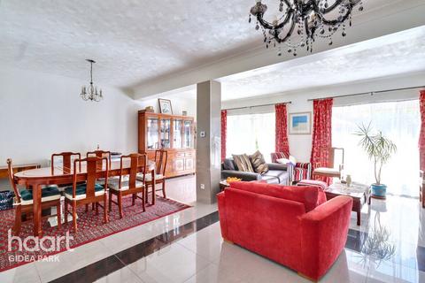 4 bedroom semi-detached house for sale, Eastern Avenue East, Romford, RM2 5RA