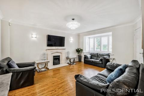 3 Kestrel Road, Waltham Abbey, EN9 3NB