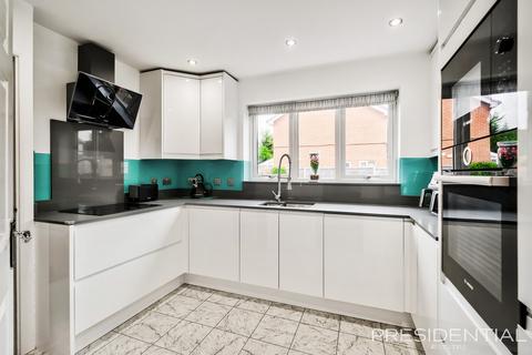 3 Kestrel Road, Waltham Abbey, EN9 3NB