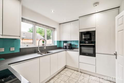 3 Kestrel Road, Waltham Abbey, EN9 3NB
