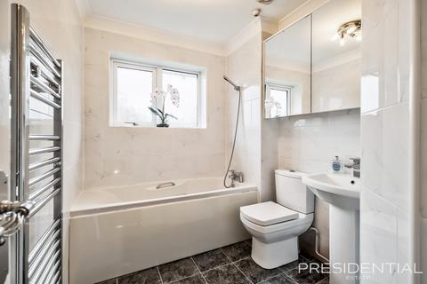 3 Kestrel Road, Waltham Abbey, EN9 3NB