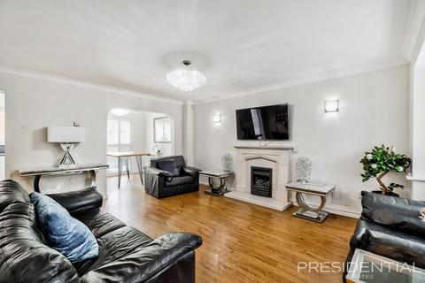 3 Kestrel Road, Waltham Abbey, EN9 3NB