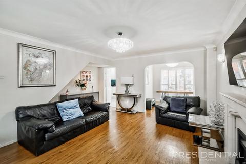 3 Kestrel Road, Waltham Abbey, EN9 3NB