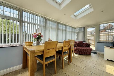 18 Evenlode Drive, Didcot, OX11 7XG