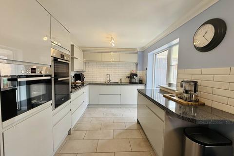 18 Evenlode Drive, Didcot, OX11 7XG
